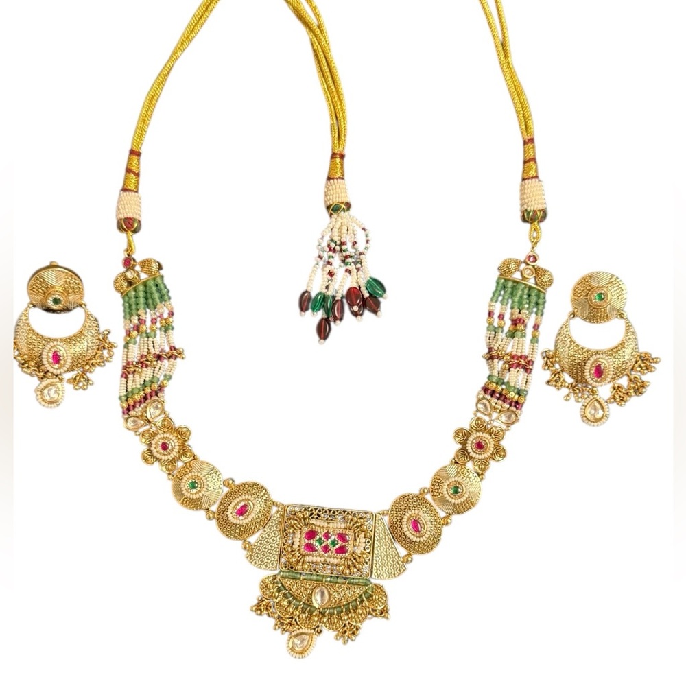 Elegant Gold and Green Necklace Set